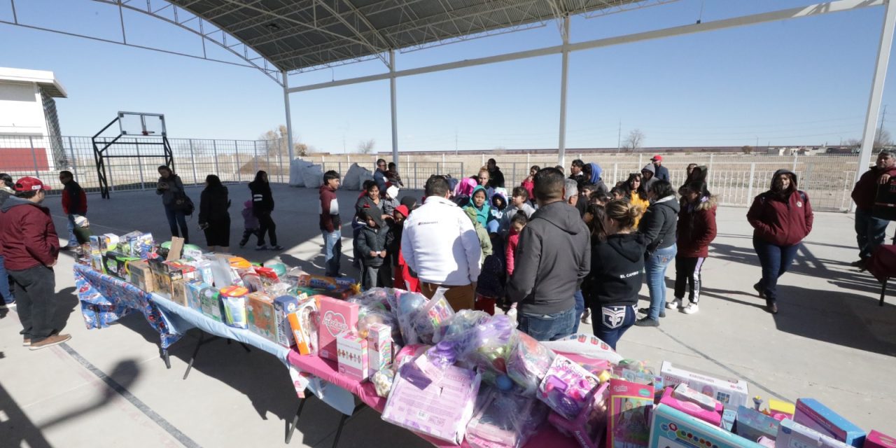 Entrega Presidente Pérez Cuéllar miles de juguetes a niños de Riberas del Bravo