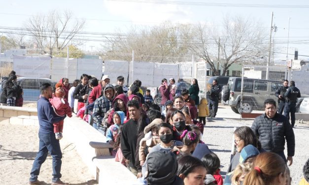 Entrega Presidente Pérez Cuéllar miles de juguetes a niños de Riberas del Bravo