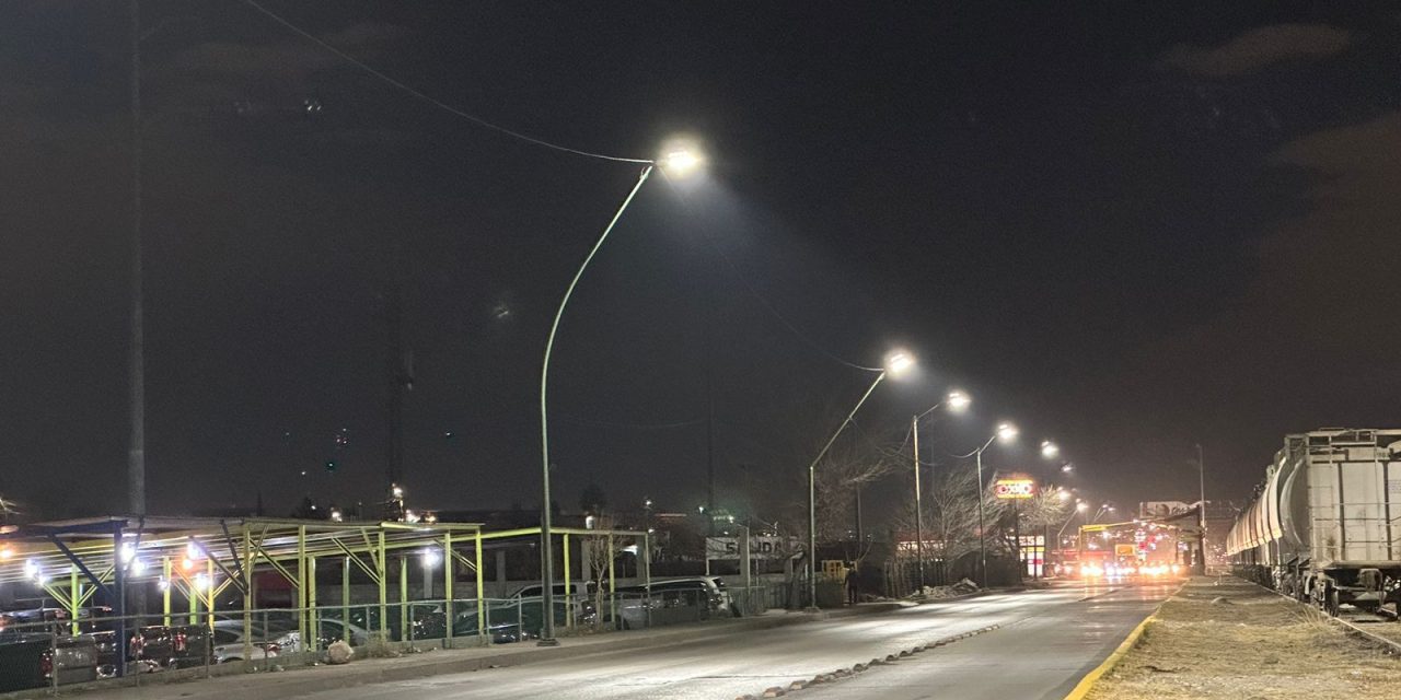 Ha instalado Alumbrado Público 350 luminarias en Eje Vial Juan Gabriel