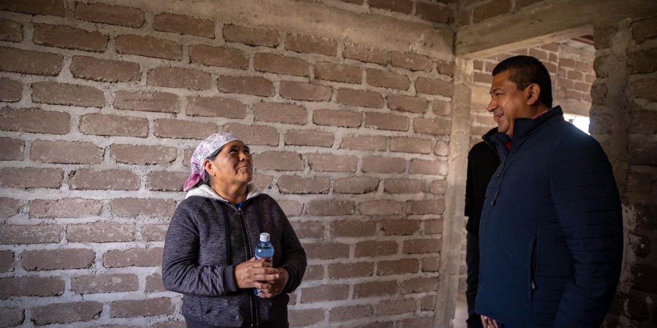 Con una nueva vivienda Gobierno del Estado cambió la vida de María Barragán y su hija, en Balleza