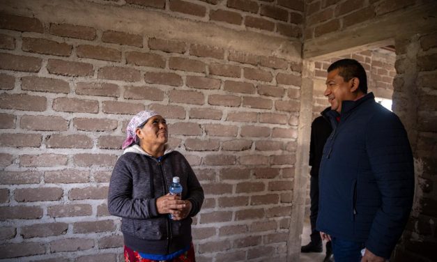 Con una nueva vivienda Gobierno del Estado cambió la vida de María Barragán y su hija, en Balleza