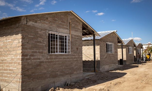 Con una nueva vivienda Gobierno del Estado cambió la vida de María Barragán y su hija, en Balleza