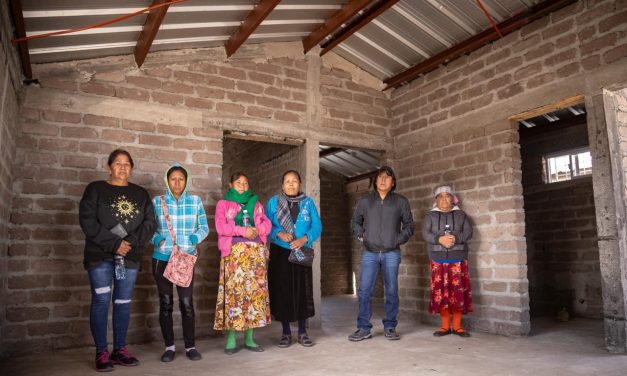 Con una nueva vivienda Gobierno del Estado cambió la vida de María Barragán y su hija, en Balleza