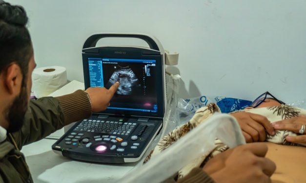 Brindan en Meoqui atención gratuita a 16 mujeres embarazadas en la jornada “En el Vientre Materno”
