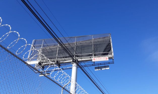 Pide Gobierno Municipal verificar estructuras de anuncios publicitarios para evitar accidentes