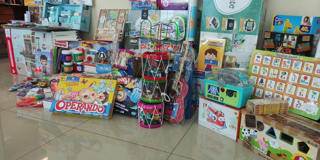 Entrega Conquistando Sonrisas equipo didáctico para niños con cáncer, al Hospital Infantil