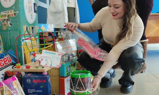 Entrega Conquistando Sonrisas equipo didáctico para niños con cáncer, al Hospital Infantil