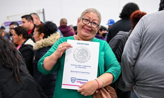 Da Estado certidumbre jurídica sobre sus viviendas a 560 familias juarenses
