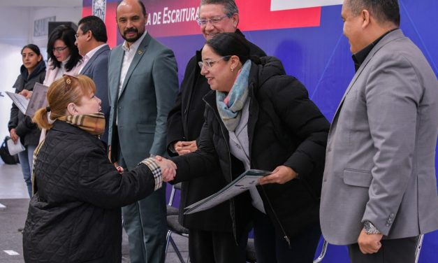 Da Estado certidumbre jurídica sobre sus viviendas a 560 familias juarenses