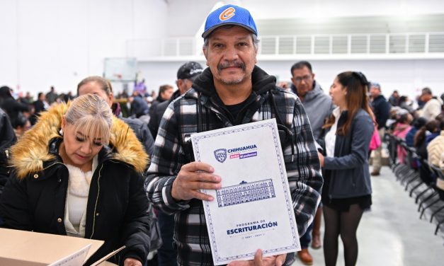 Da Estado certidumbre jurídica sobre sus viviendas a 560 familias juarenses