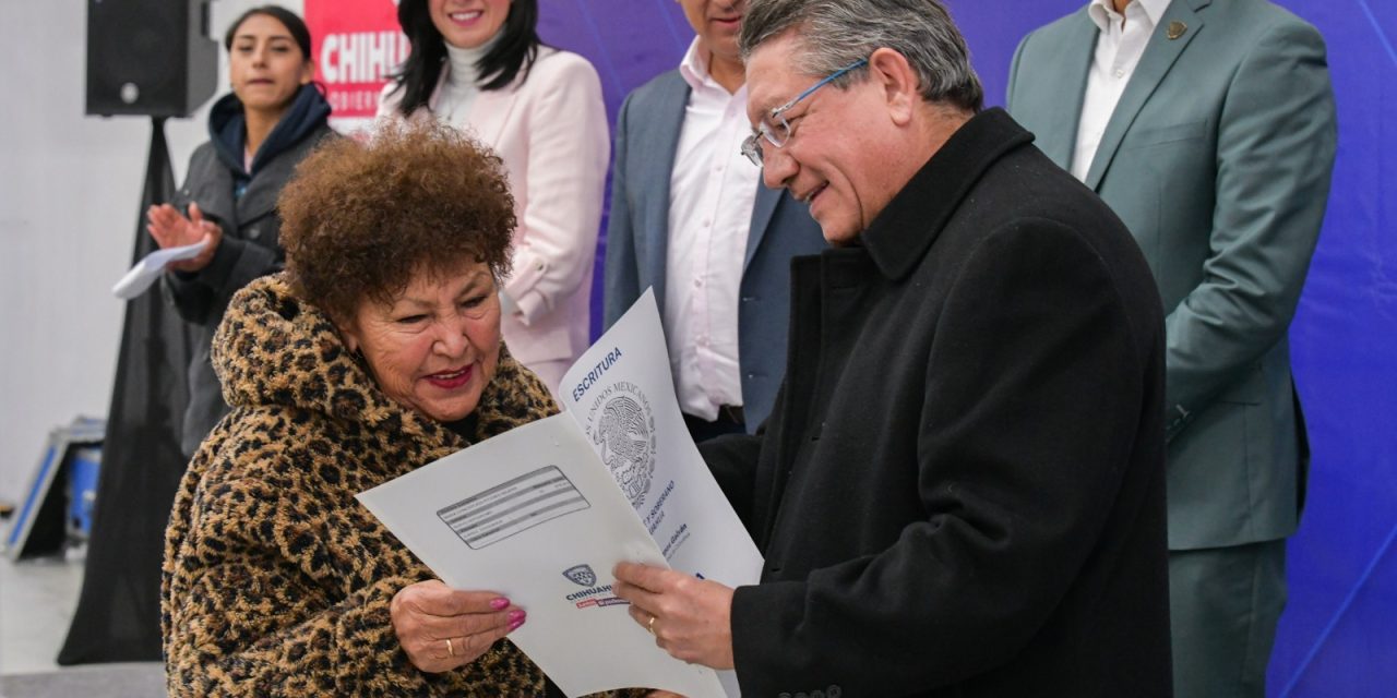 Da Estado certidumbre jurídica sobre sus viviendas a 560 familias juarenses