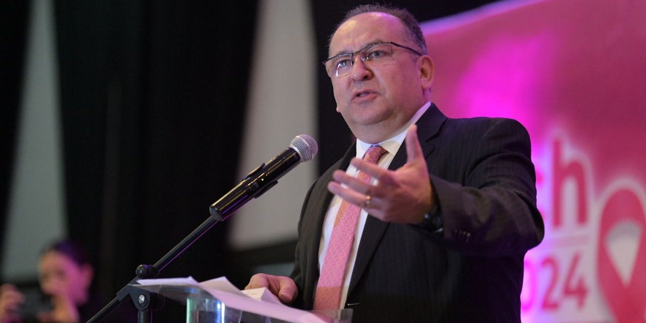 Anuncia rector Luis Rivera Campos apoyo millonario a la investigación en la UACH