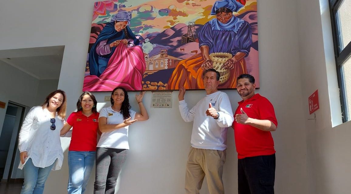 Estudiantes de la UACH donan murales al Teatro “Lota” en el país de Chile