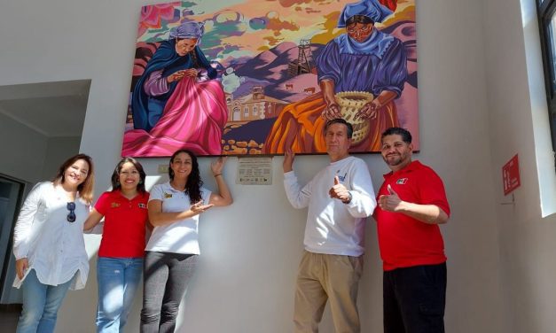 Estudiantes de la UACH donan murales al Teatro “Lota” en el país de Chile