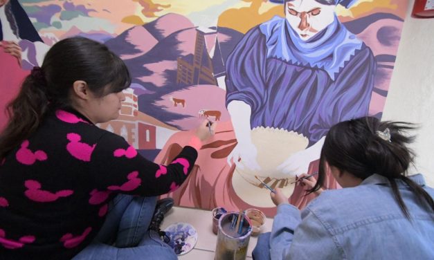 Estudiantes de la UACH donan murales al Teatro “Lota” en el país de Chile