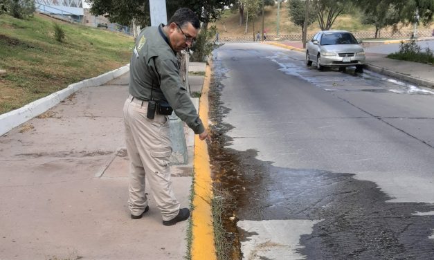 Evita sanciones por descargar agua contaminada en terrenos y lugares públicos