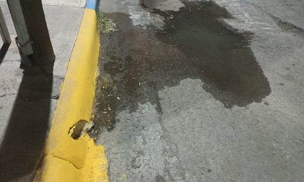 Evita sanciones por descargar agua contaminada en terrenos y lugares públicos