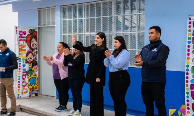 Entrega Miriam Soto rehabilitación de explanada a Jardín de Niños Mawechi en Meoqui