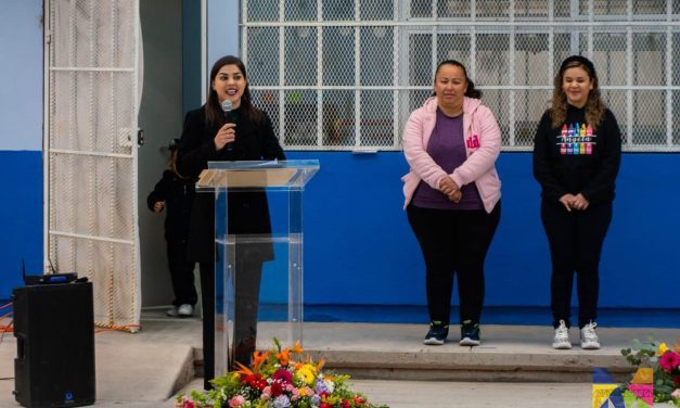 Entrega Miriam Soto rehabilitación de explanada a Jardín de Niños Mawechi en Meoqui