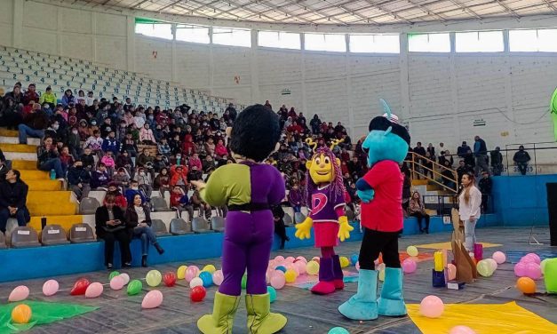 Ante más de 700 asistentes, Miriam Soto, en el Día Internacional de la Educación