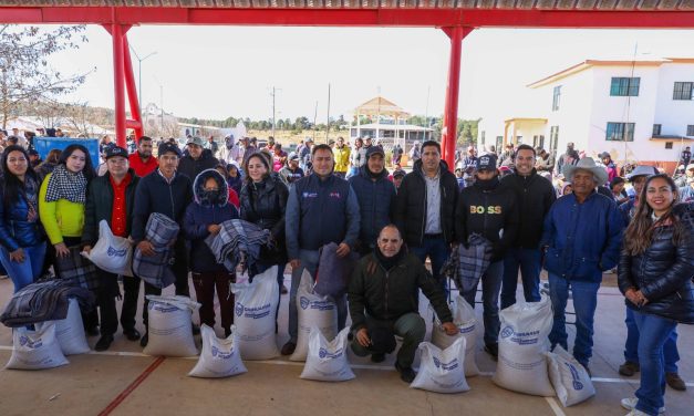 Entrega Estado apoyos para 1,500 familias de Guadalupe y Calvo