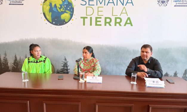 Diserta conferencia experto ambientalista de la UACH invitado por la Regidora Chelita Rojas