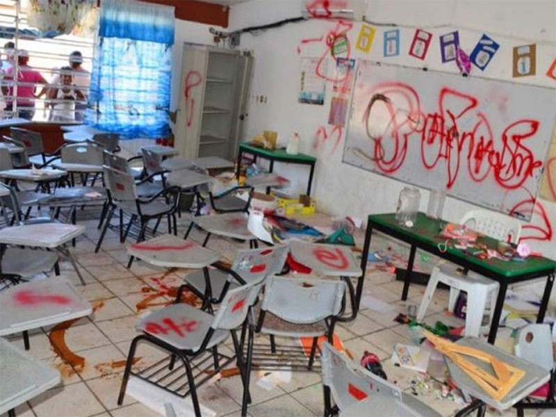 Ante alza de delitos en escuelas, proponen contratación de seguros