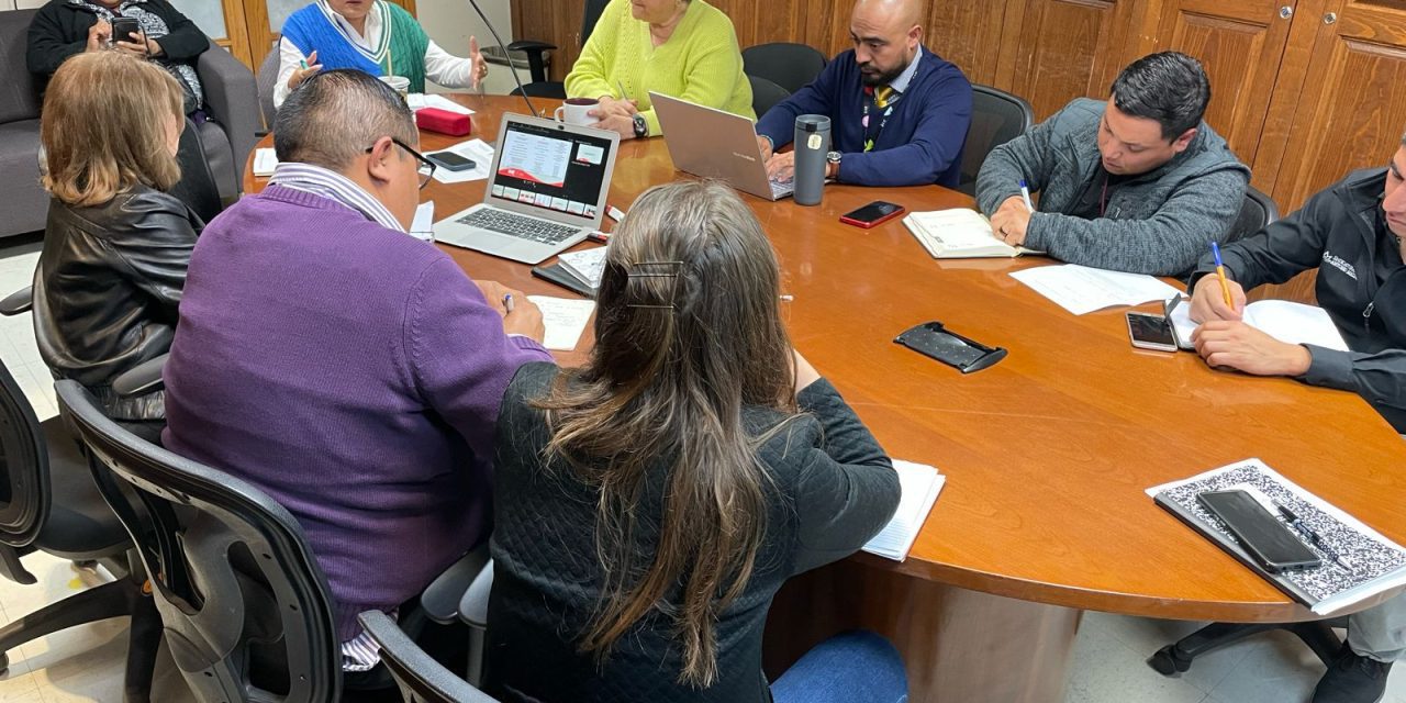 Regidores revisan el trato que se da a los adultos mayores en oficinas de Gobierno