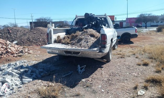 Sancionan Guardianes Ecológicos a persona por tirar escombro en zona prohibida