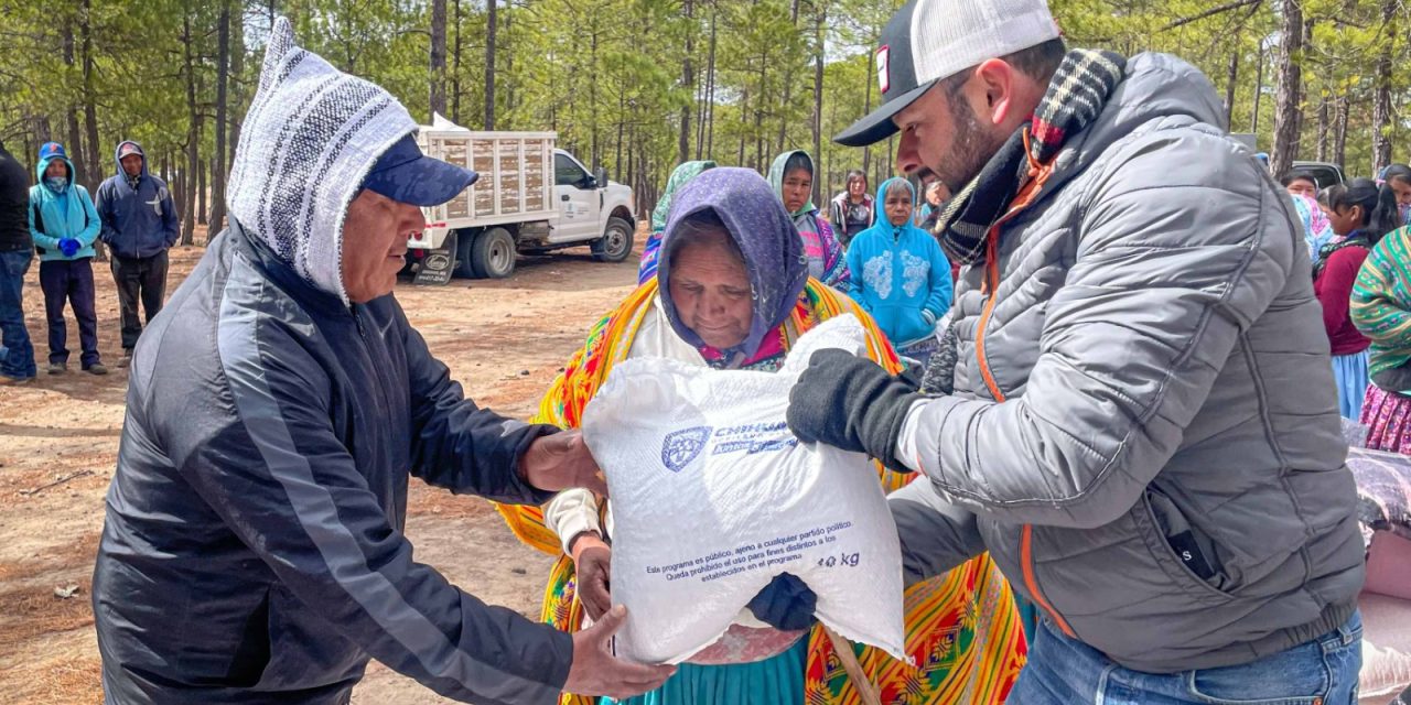 Llevan apoyos a 120 familias de la comunidad de Pitorreal
