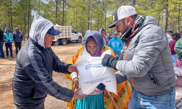 Llevan apoyos a 120 familias de la comunidad de Pitorreal