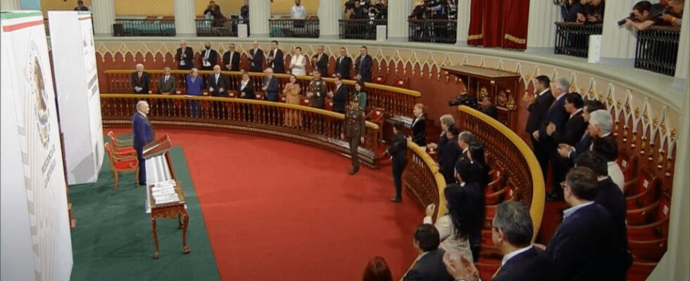 Envía AMLO paquete de reformas