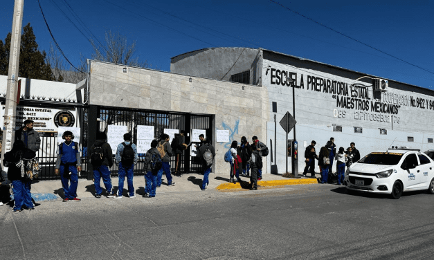 Protestan en preparatoria; exigen justicia para directivo
