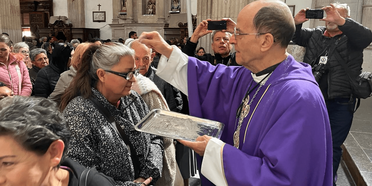 Preside Arzobispo imposición de ceniza