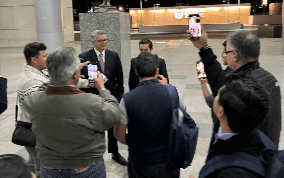 Absuelven a James Barousse del desvío de recursos