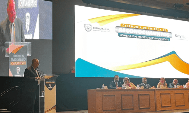Encabeza Maru Campos festejo a maestros de SNTE 8