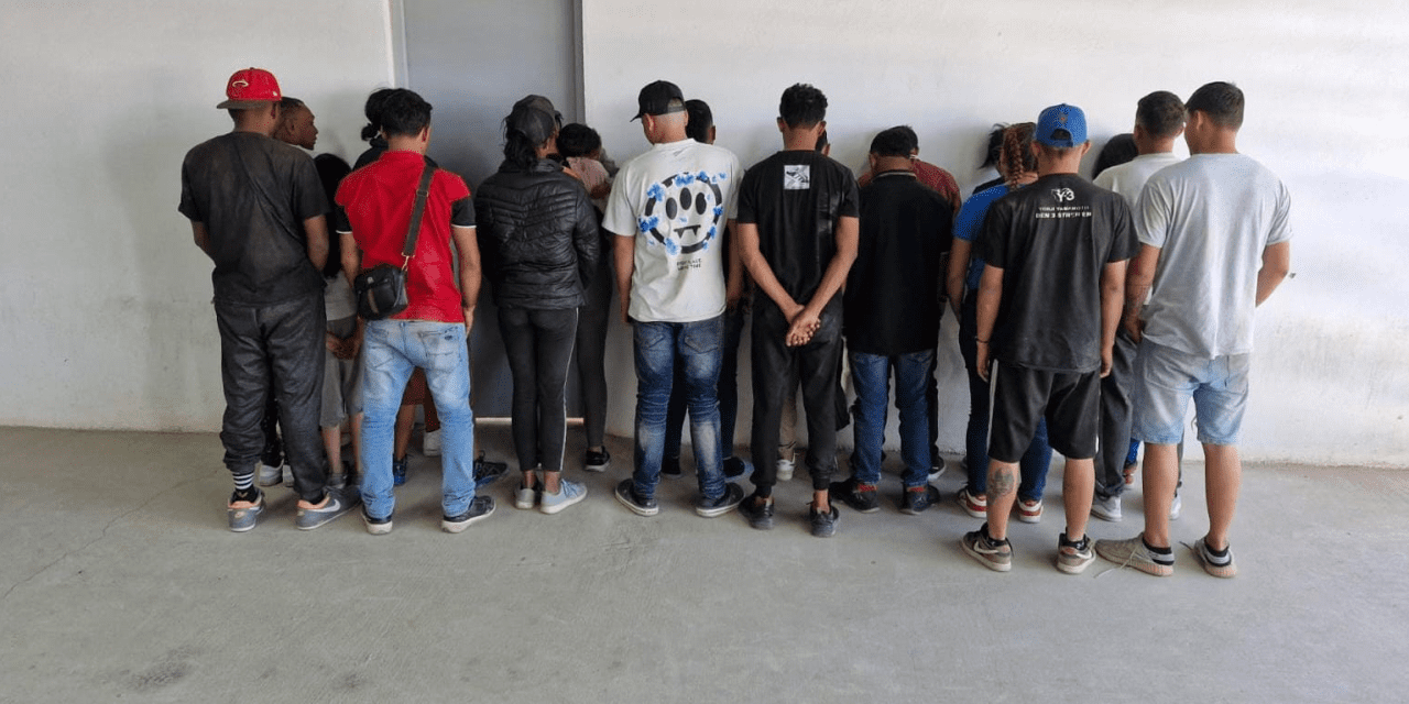 Rescatan a 22 migrantes privados de la libertad