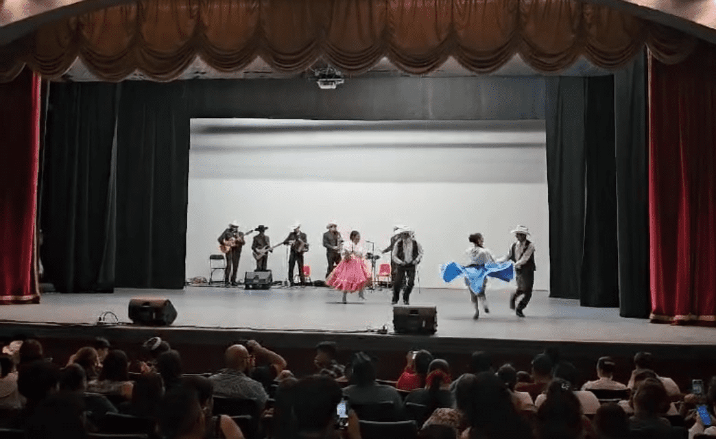 Ganan estudiantes de Conalep segundo lugar en polka