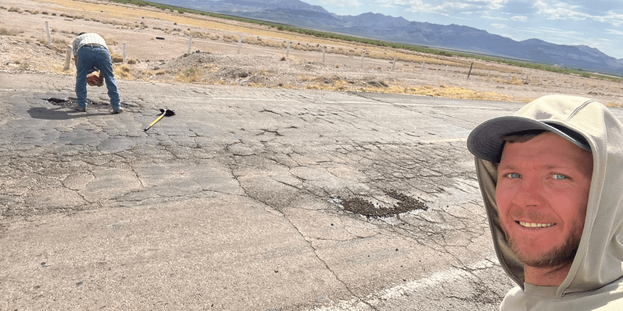 Rehabilita Comunidad LeBarón tramos de carretera federal