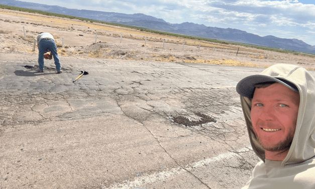 Rehabilita Comunidad LeBarón tramos de carretera federal