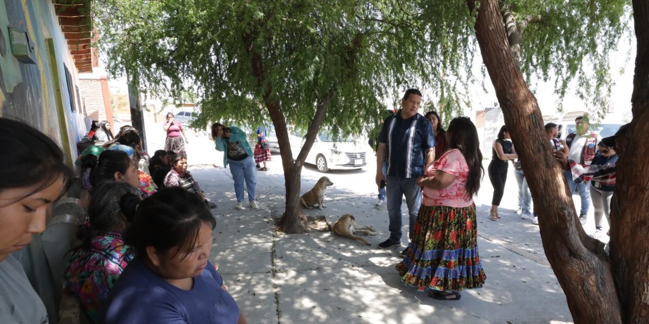 Desarrollo Social entrega apoyos a familias de los pueblos originarios