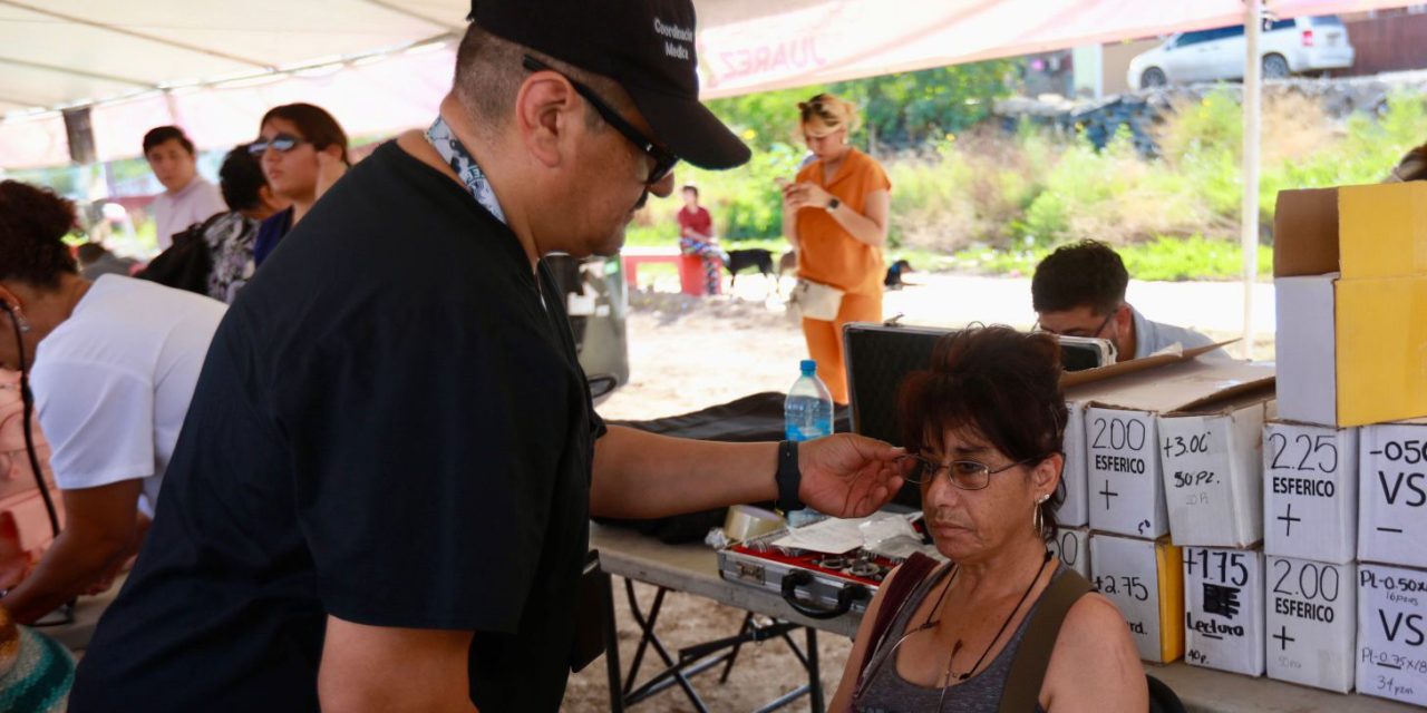 Continúa Atención Ciudadana con entrega de lentes gratis
