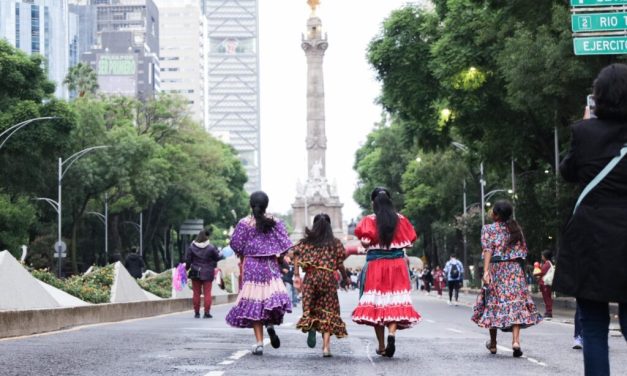 Orgullo Rarámuri en CDMX: Destacan jóvenes en “Vamos juntas y juntos hacia la meta”