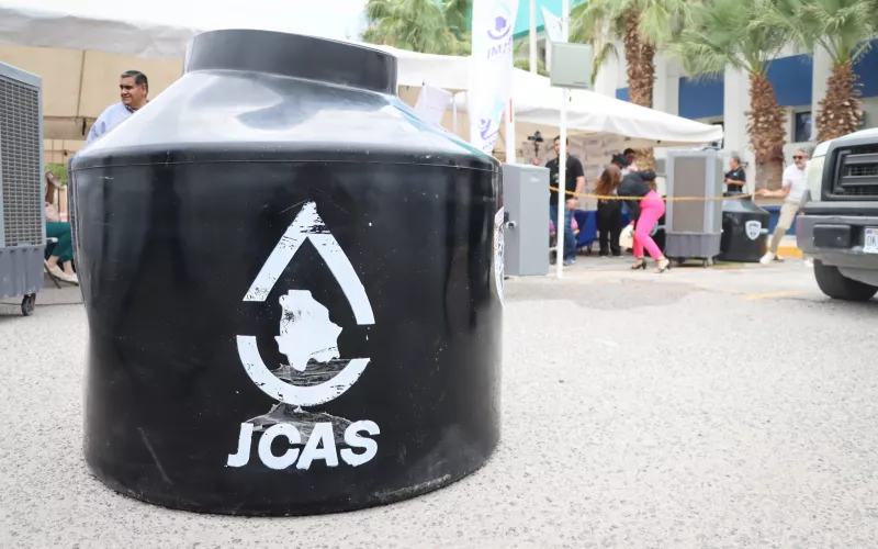 Entrega JCAS tinacos en Estancias Infantiles de Ciudad Juárez