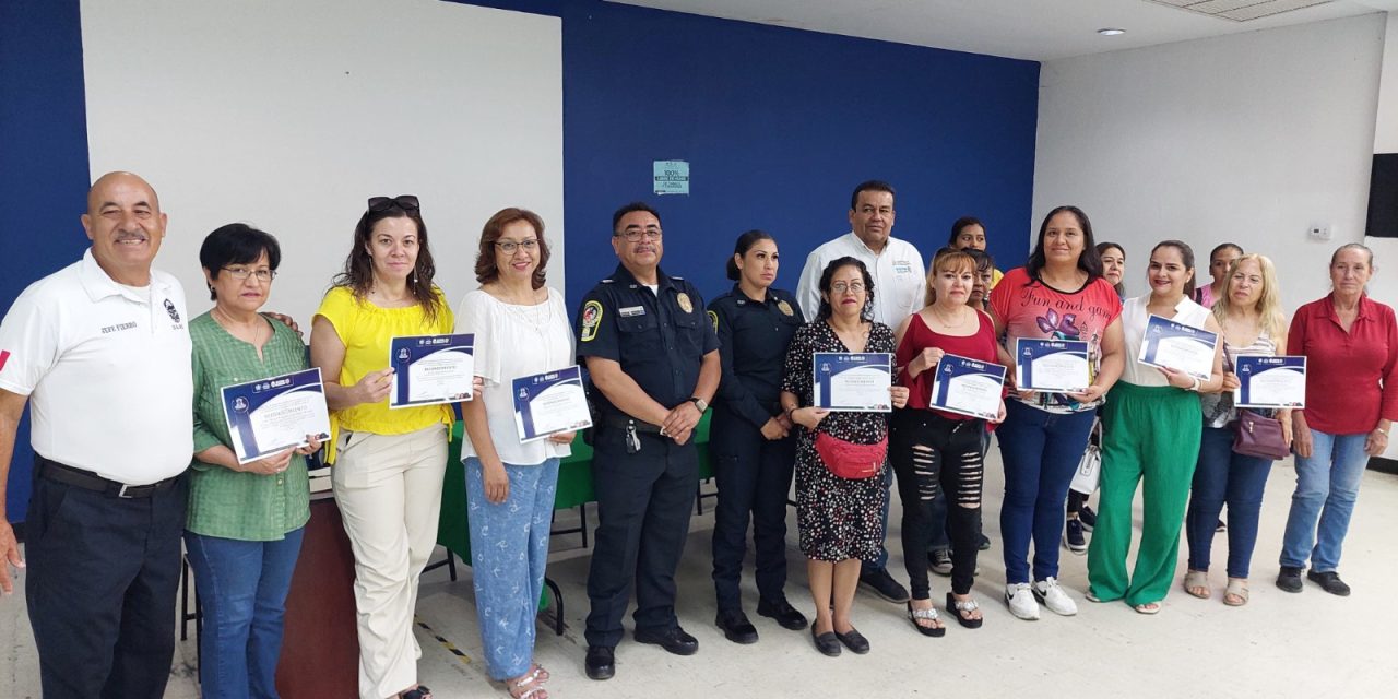 Reconoce Policía Municipal a mamás de jóvenes del programa «Niñas, Niños y Adolescentes a la Educación”