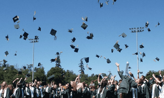 Gastarían universitarios hasta 15 mil por graduaciones