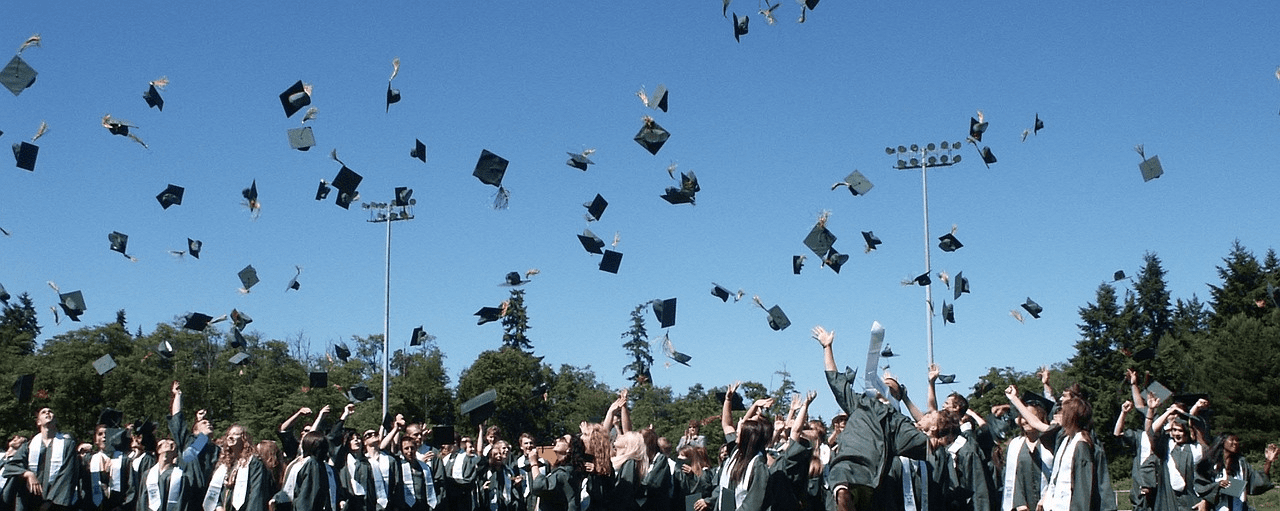 Gastarían universitarios hasta 15 mil por graduaciones