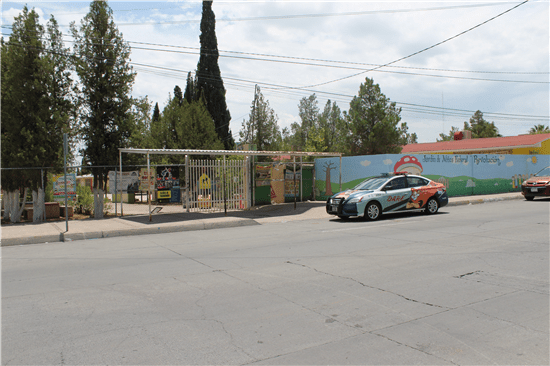 Policías municipales vigilan planteles educativos para evitar robos