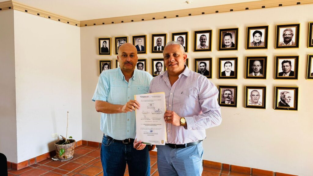 Recibe la Sección 8 del SNTE donación de predio en Allende