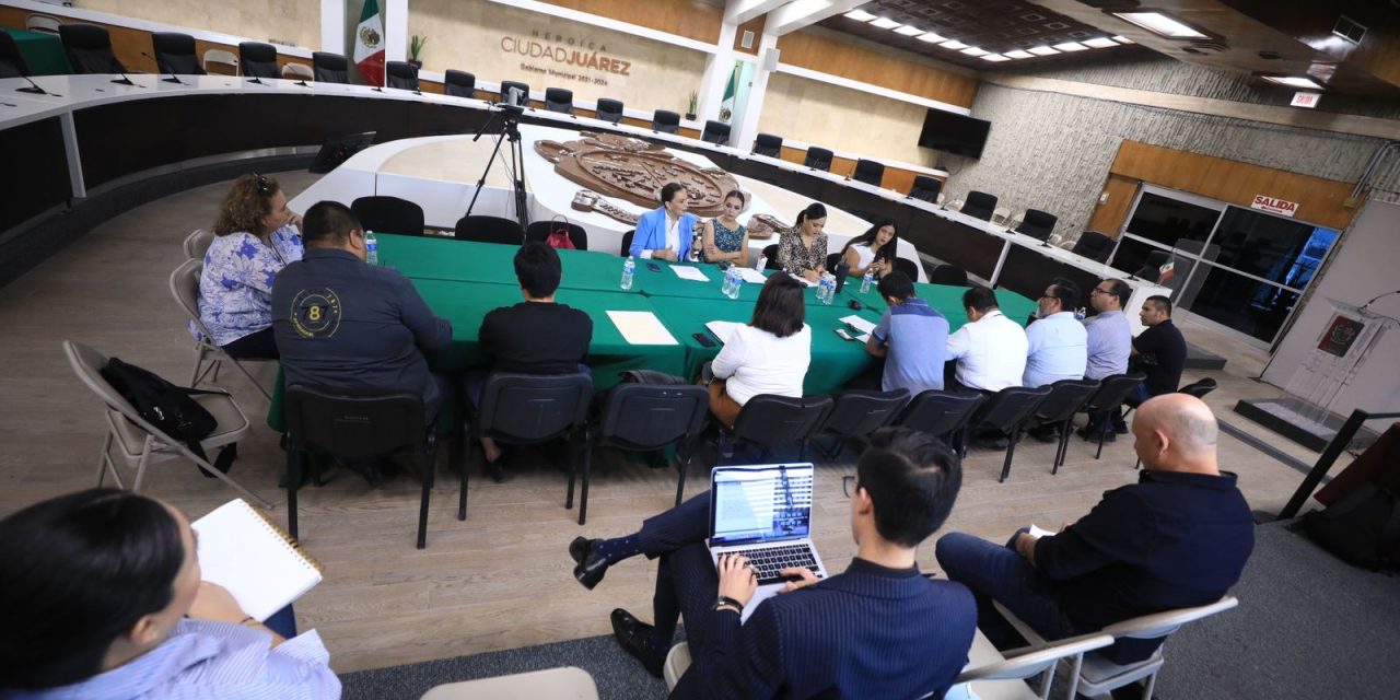 Promueven que las banquetas estén libres de obstáculos para los peatones